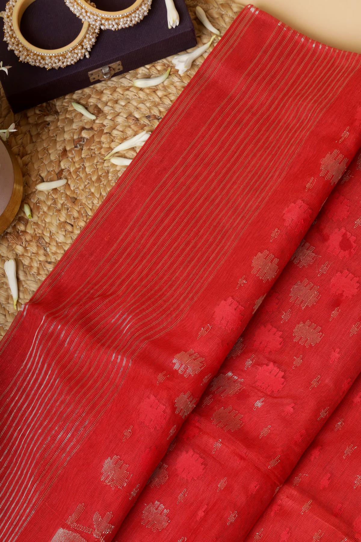 Handloom Dhakai Jamdani saree in Red - Blouse piece not included view 3 - Red Pure Jamdani Cotton saree