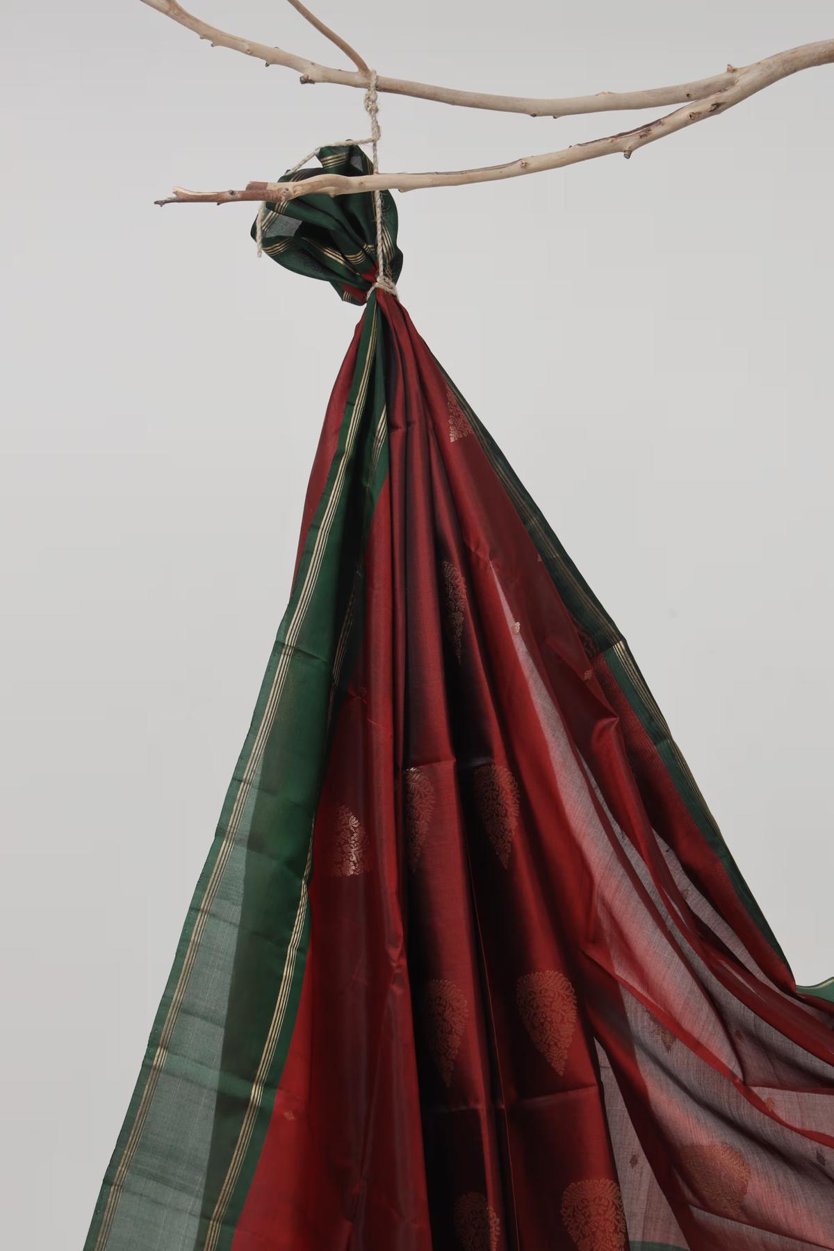 Handloom Maheshwari silk saree in deep Maroon and Dark Green view 3 - Deep Maroon and green Maheshwari silk saree