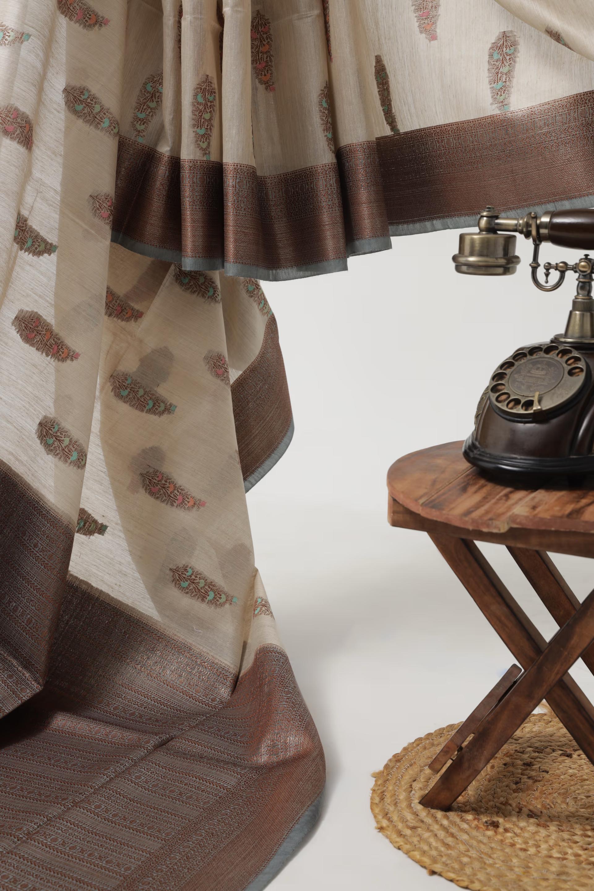 Handloom Tussar Banarasi in Ivory with Meenakari 5 - Ivory Tussar silk saree