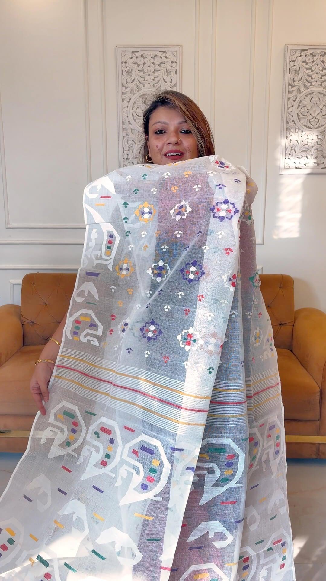 Handloom Dhakai Jamdani saree in off white view 3 - Off white Tant saree