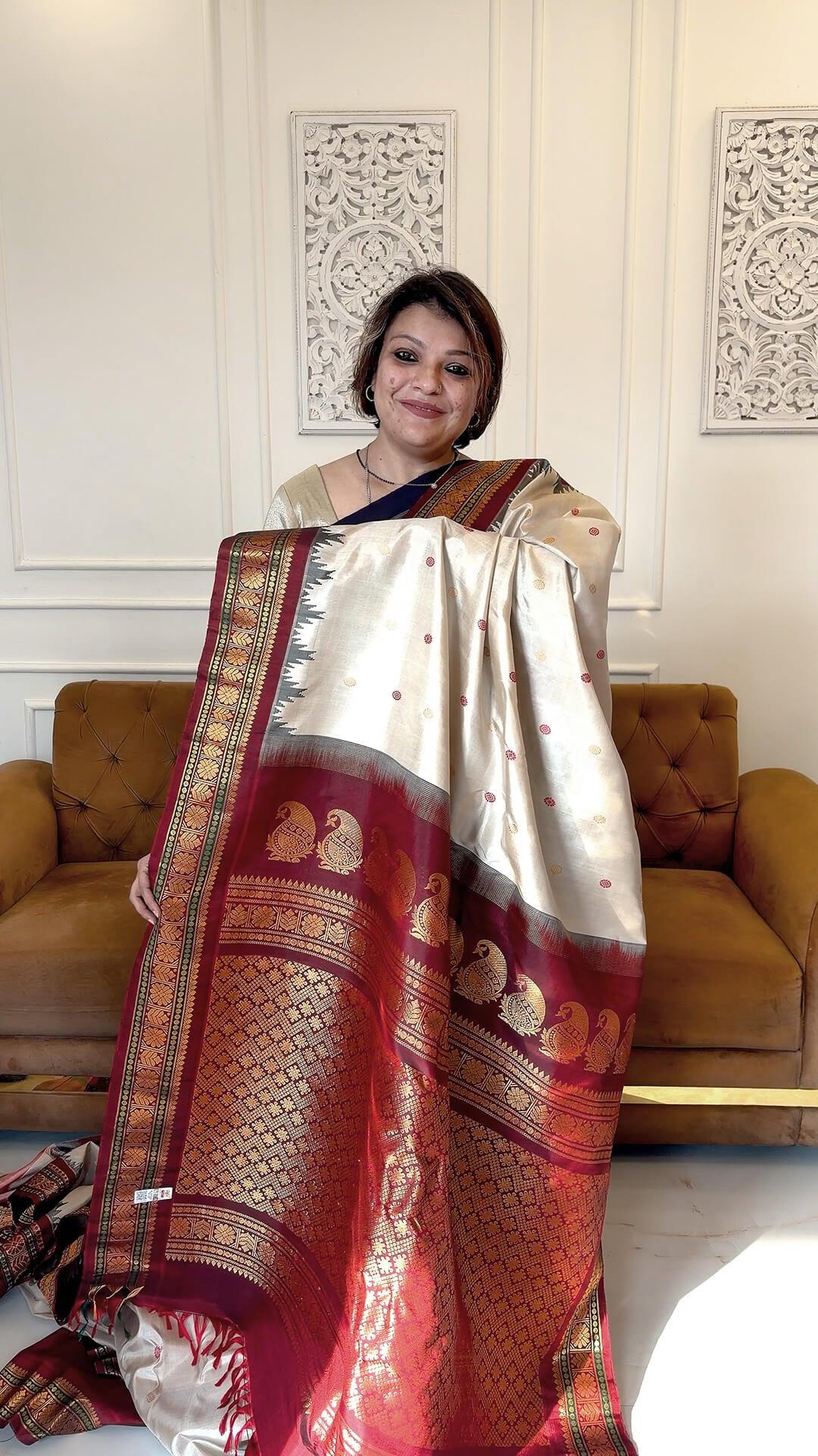 Handloom Pure Silk Gadwal in Ivory and Deep Maroon view 2 - Ivory and Deep Maroon Pure Silk Gadwal saree