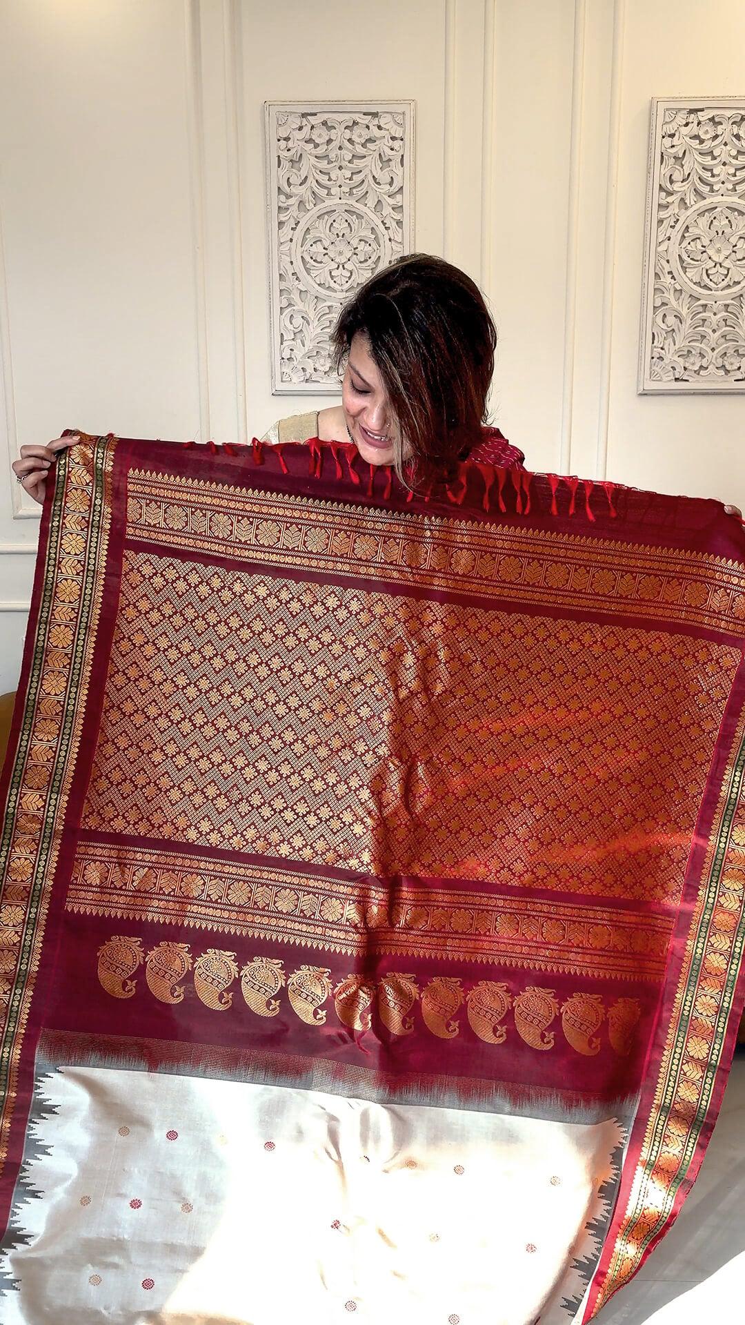 Handloom Pure Silk Gadwal in Ivory and Deep Maroon view 4 - Ivory and Deep Maroon Pure Silk Gadwal saree