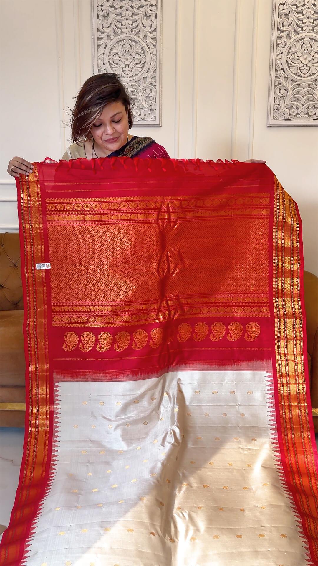 Handloom Pure Silk Gadwal in Ivory and Red 3 - Ivory and Red Pure Silk Gadwal saree