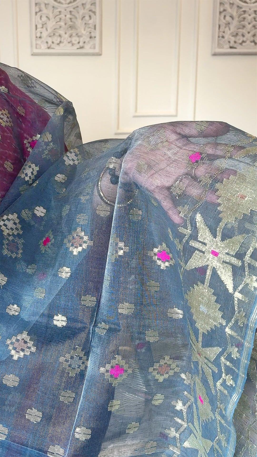 Handloom Dhakai Jamdani saree in Grey 3 - Grey Jamdani silk-cotton  saree