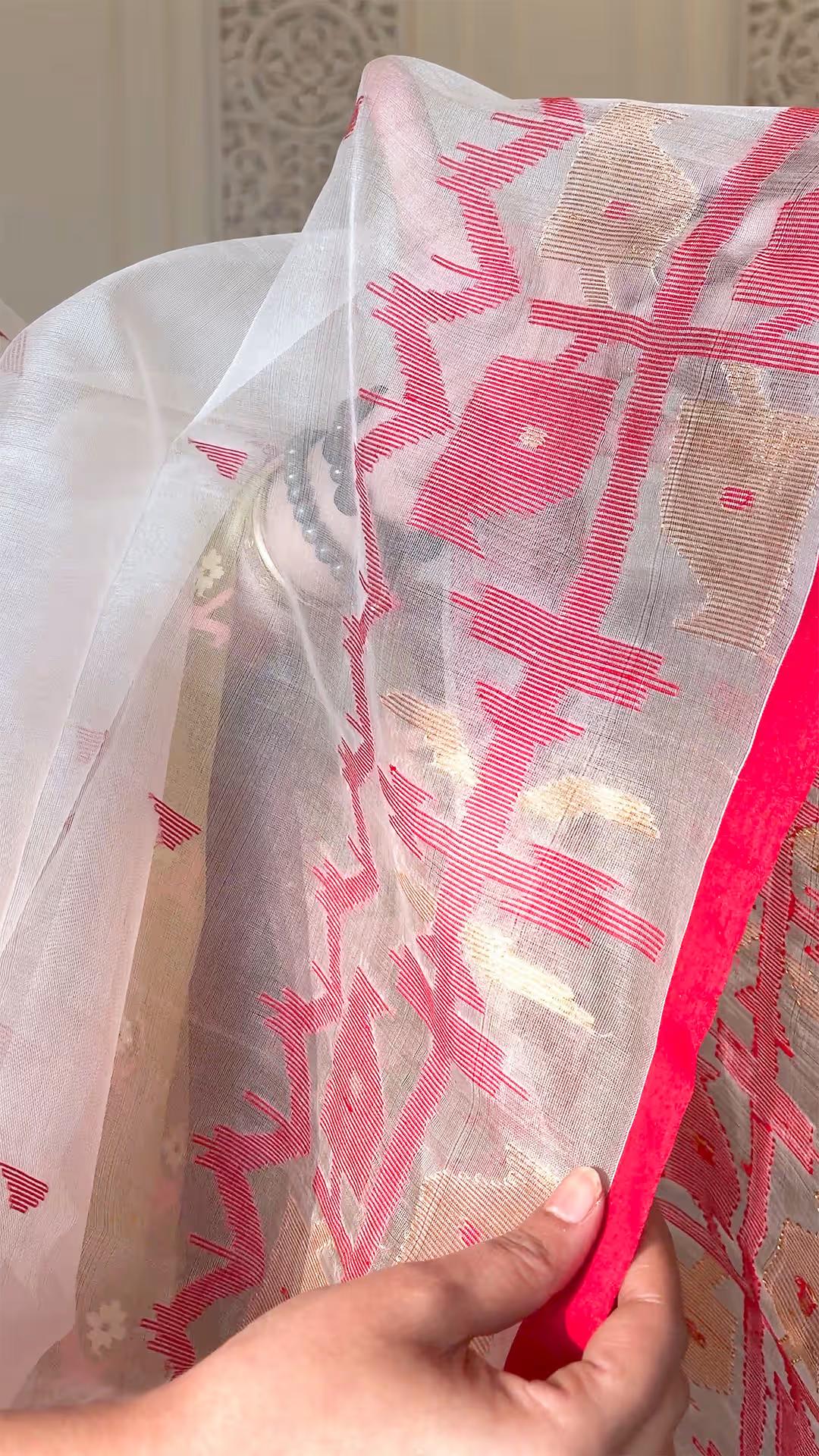 Handloom Pure Muslin silk Jamdani in White and Red - Yarn Dyed Saree view 3 - White & Red Muslin silk saree