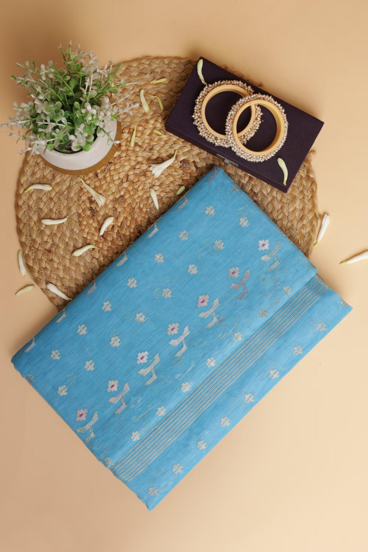 Handloom Dhakai Jamdani saree in sky blue view 4 - Sky Blue Jamdani silk saree