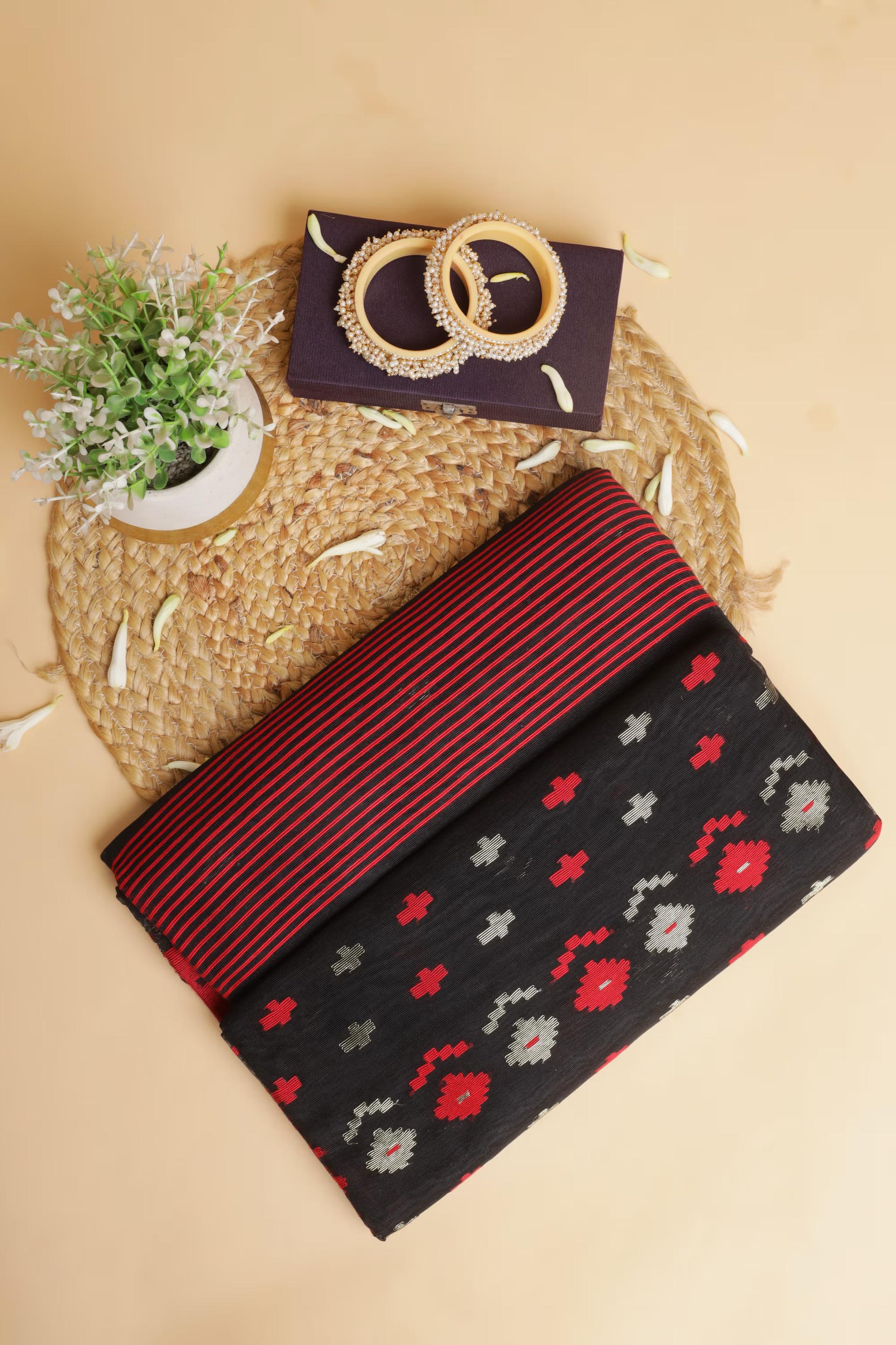 Handloom Dhakai Jamdani saree in Black and Red - Blouse piece not included 3 - Black and Red Pure Jamdani cotton saree