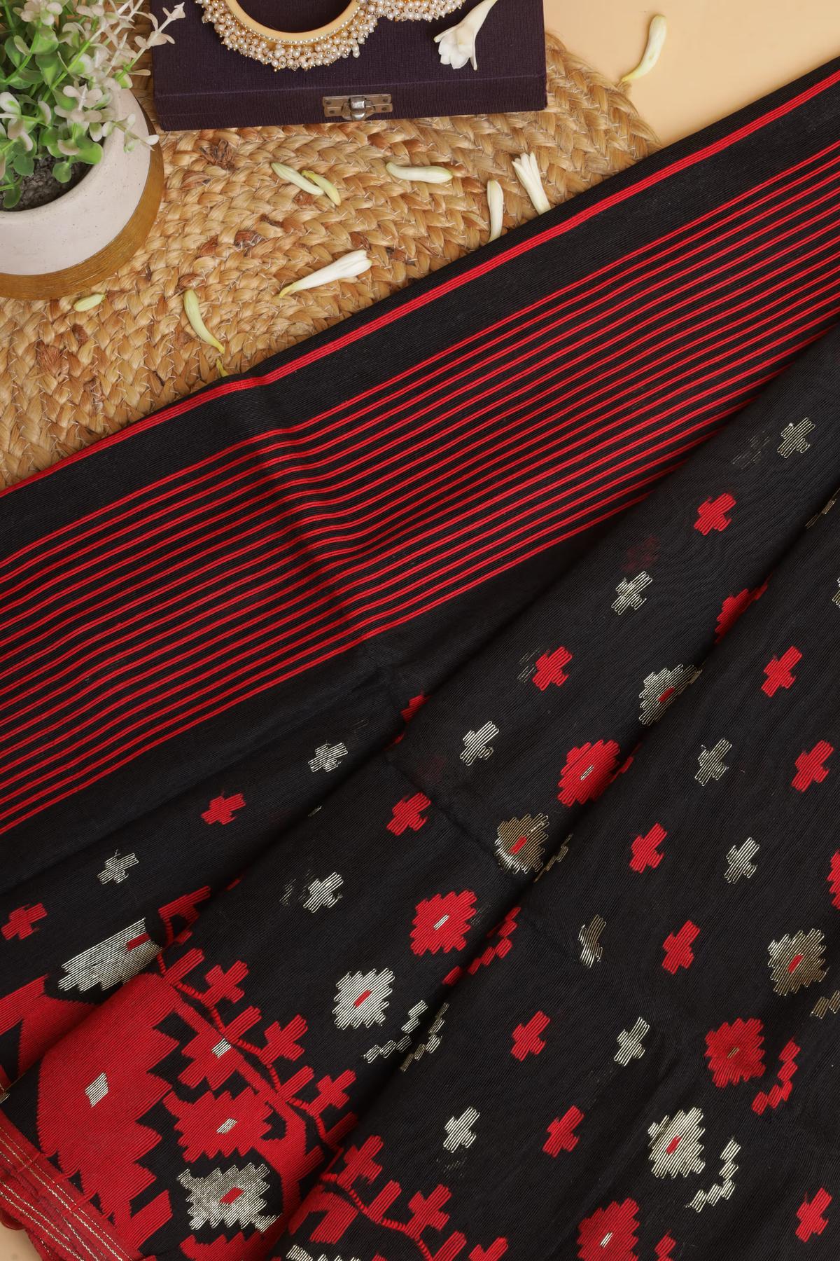 Handloom Dhakai Jamdani saree in Black and Red - Blouse piece not included view 4 - Black and Red Pure Jamdani cotton saree