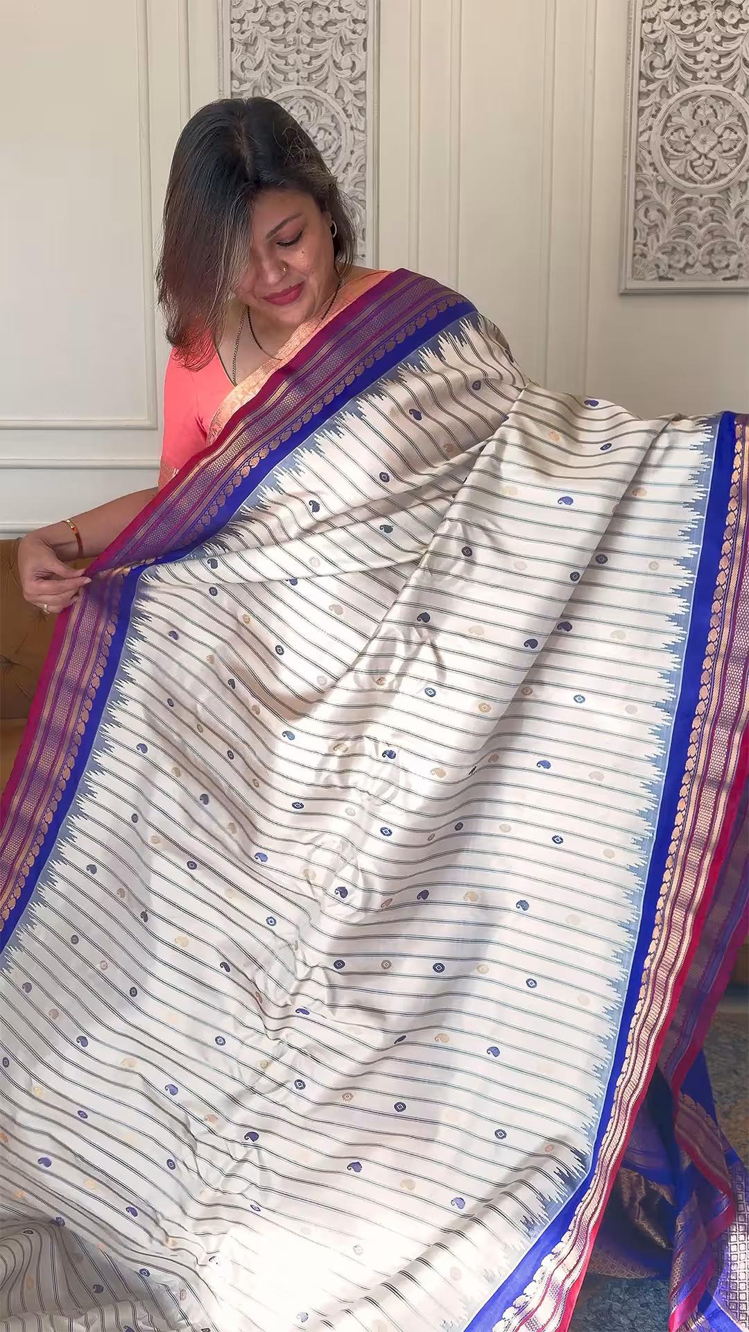 Handloom Pure Silk Gadwal in Ivory and Royal Blue view 3 - Ivory and Royal Blue Pure Silk saree